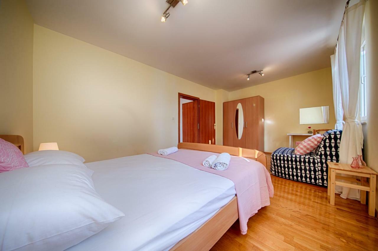 Apartments Marinkovic Komiža Eksteriør bilde