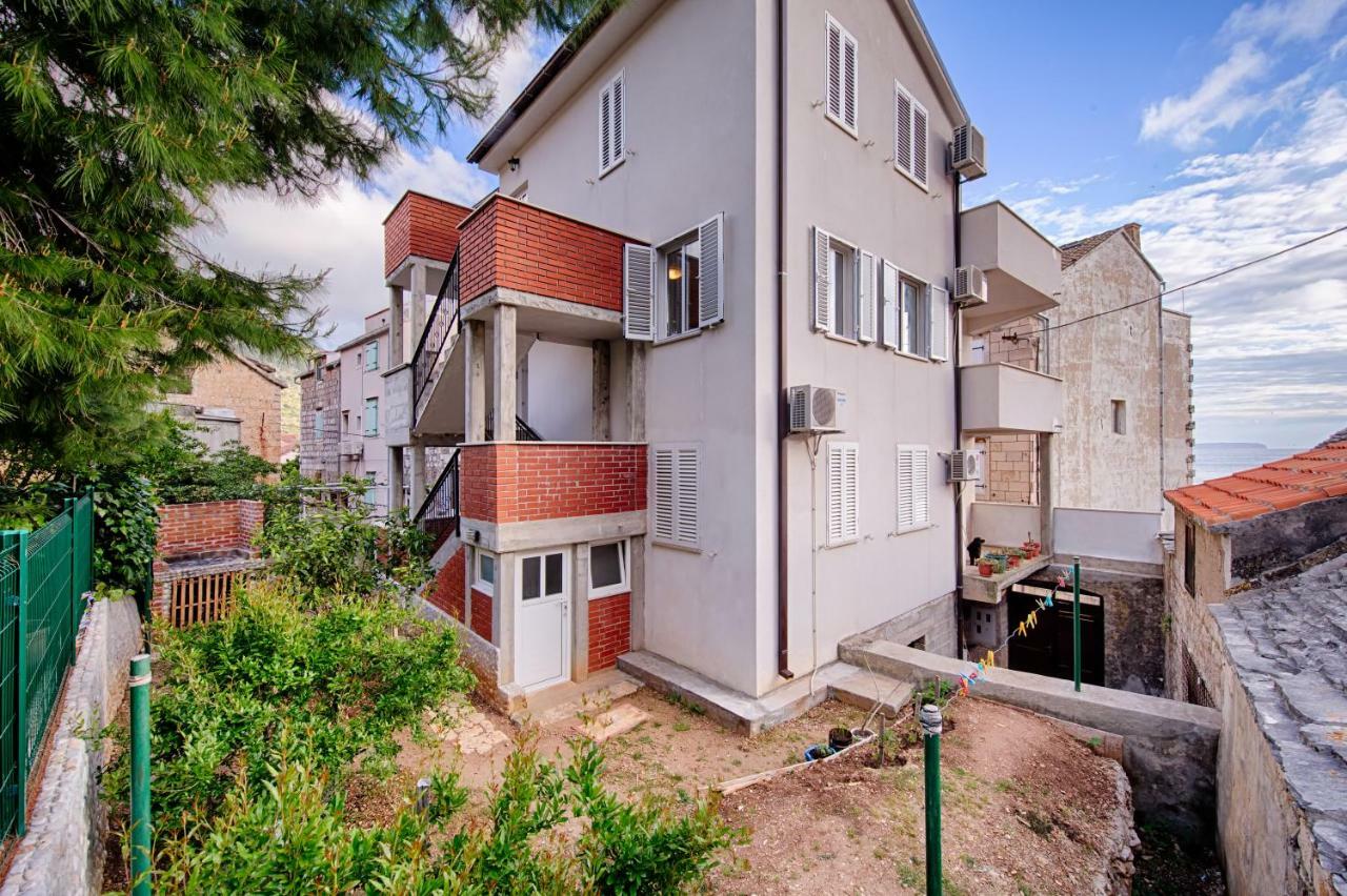 Apartments Marinkovic Komiža Eksteriør bilde