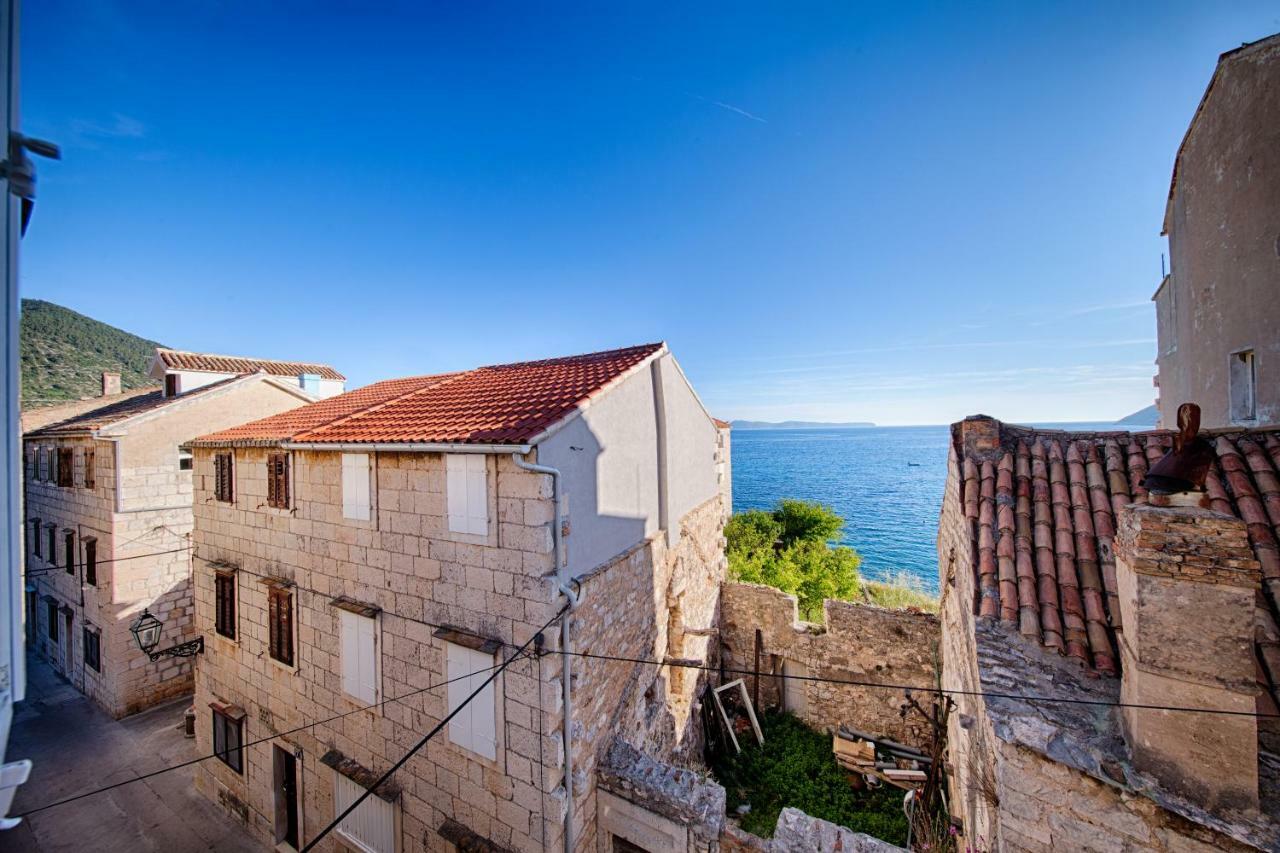 Apartments Marinkovic Komiža Eksteriør bilde