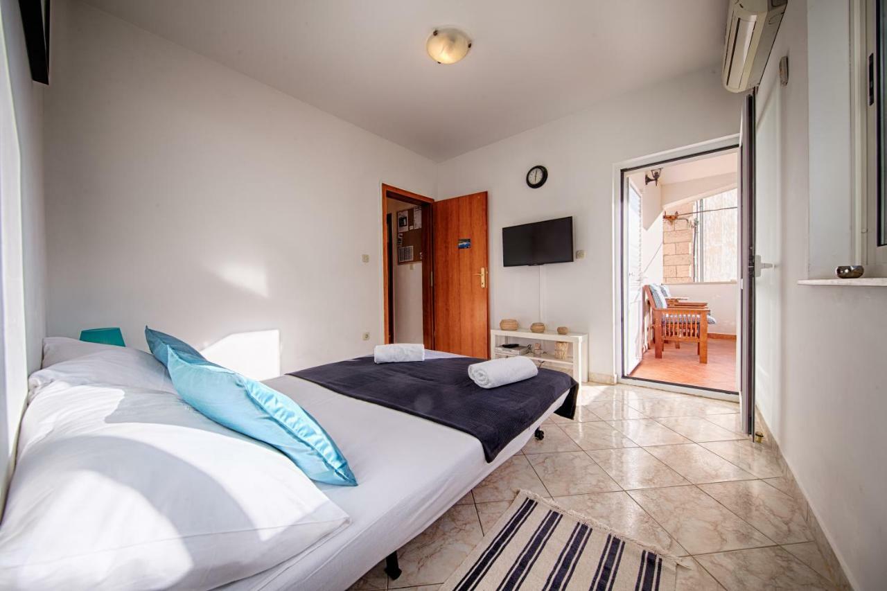 Apartments Marinkovic Komiža Eksteriør bilde