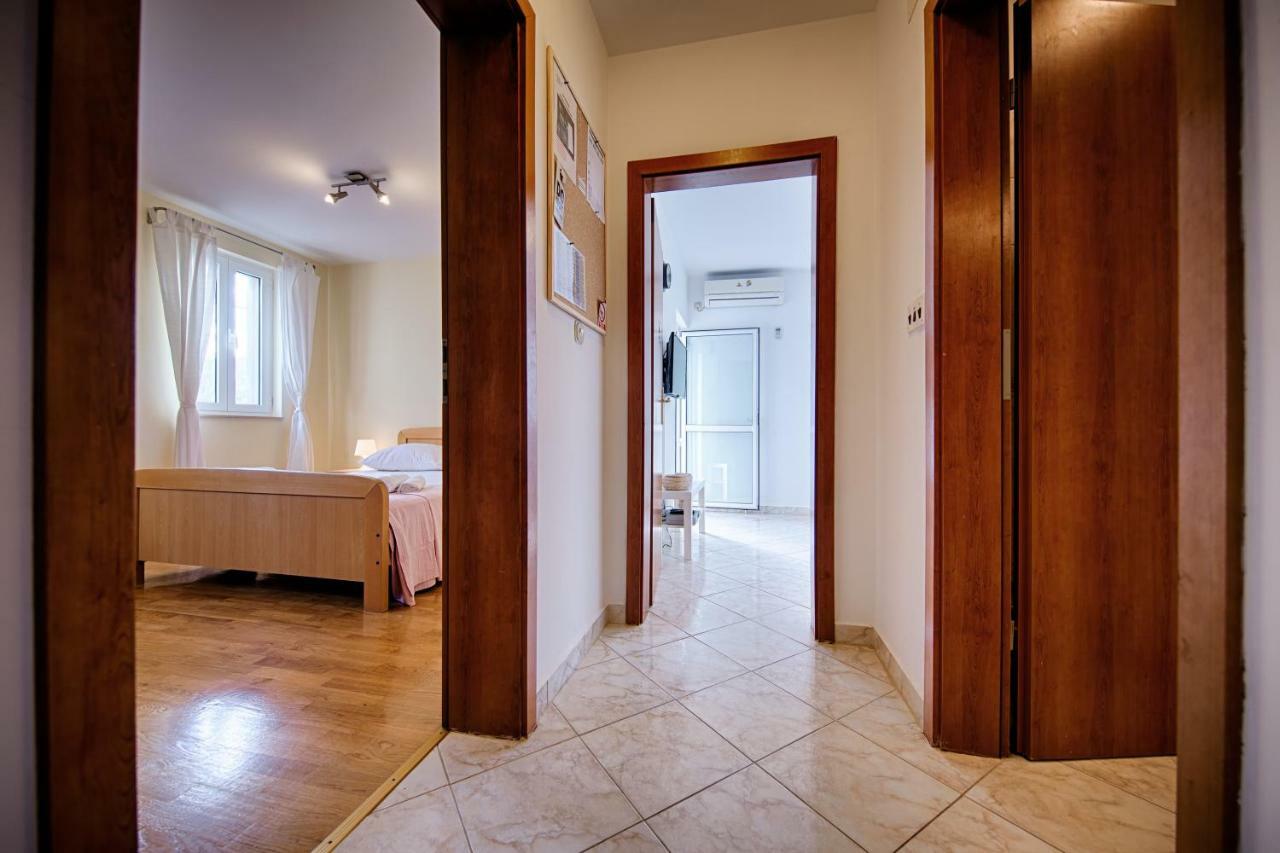 Apartments Marinkovic Komiža Eksteriør bilde