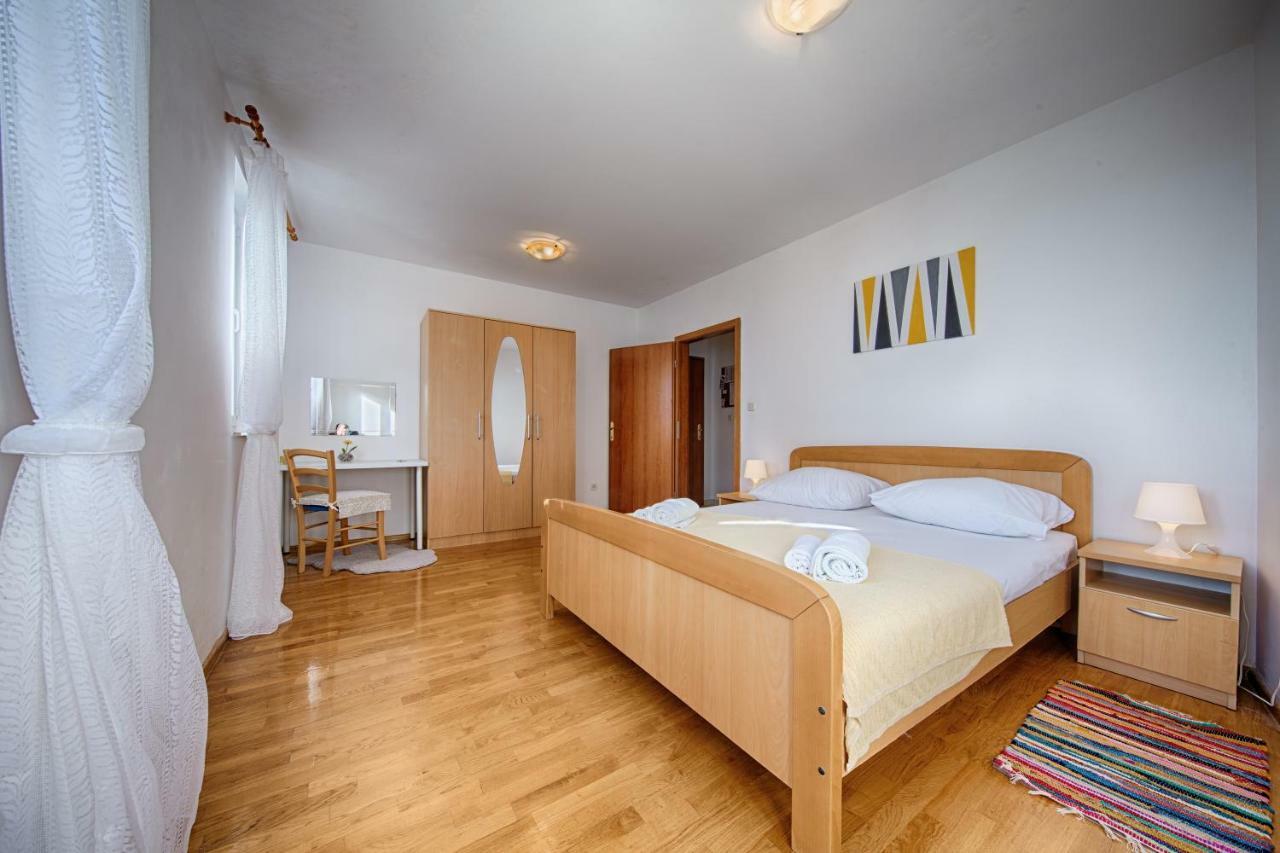 Apartments Marinkovic Komiža Eksteriør bilde